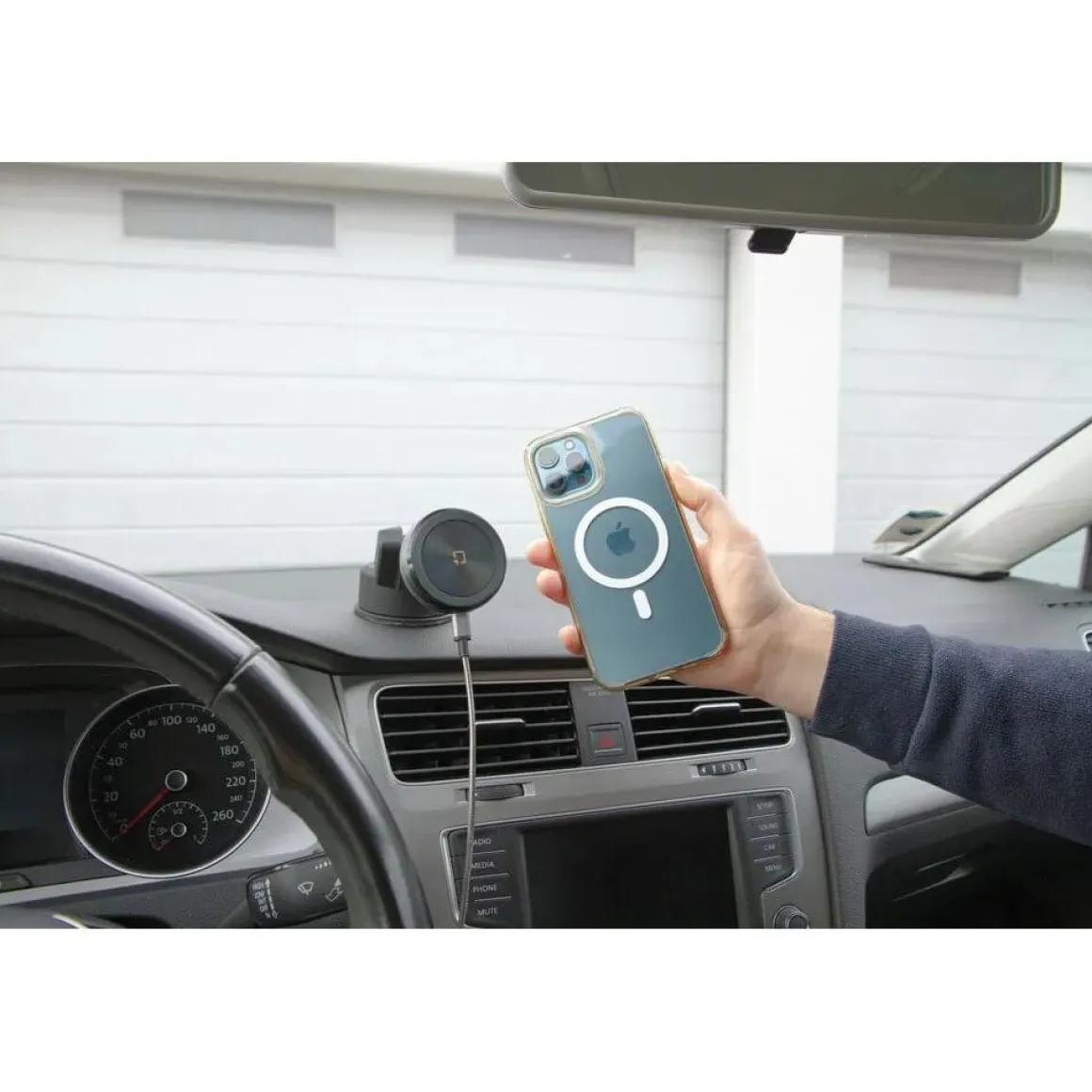 Auto telefoonoplader met zuignap
