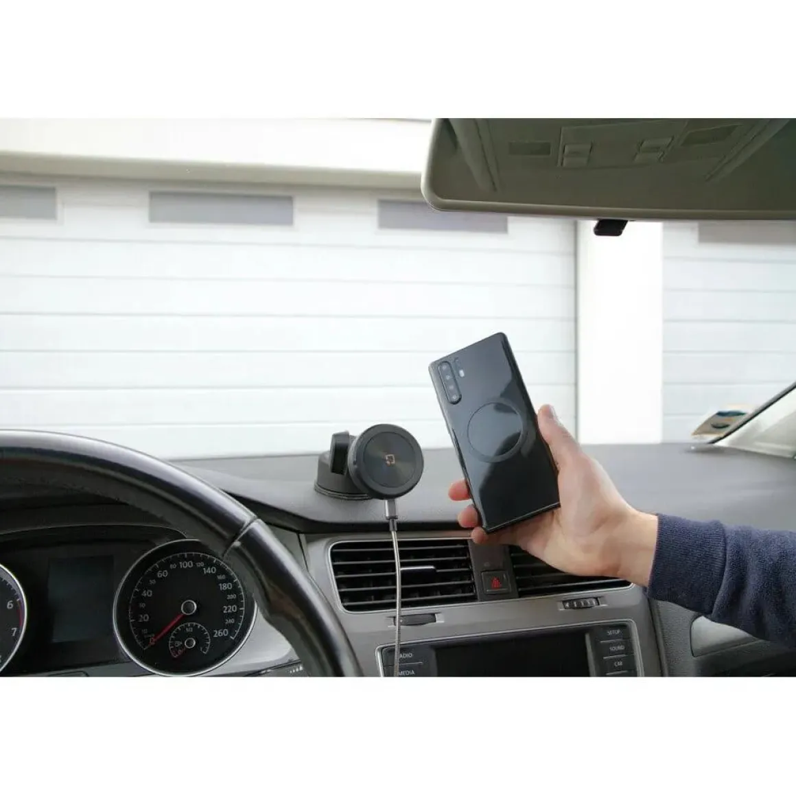 Auto telefoonoplader met zuignap