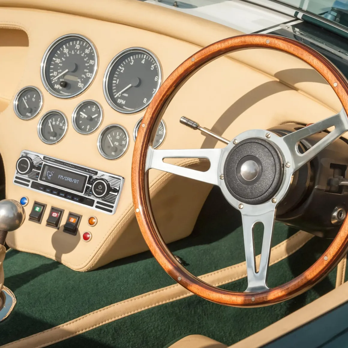 1-DIN Retro Autoradio Bluetooth USB-C AUX
