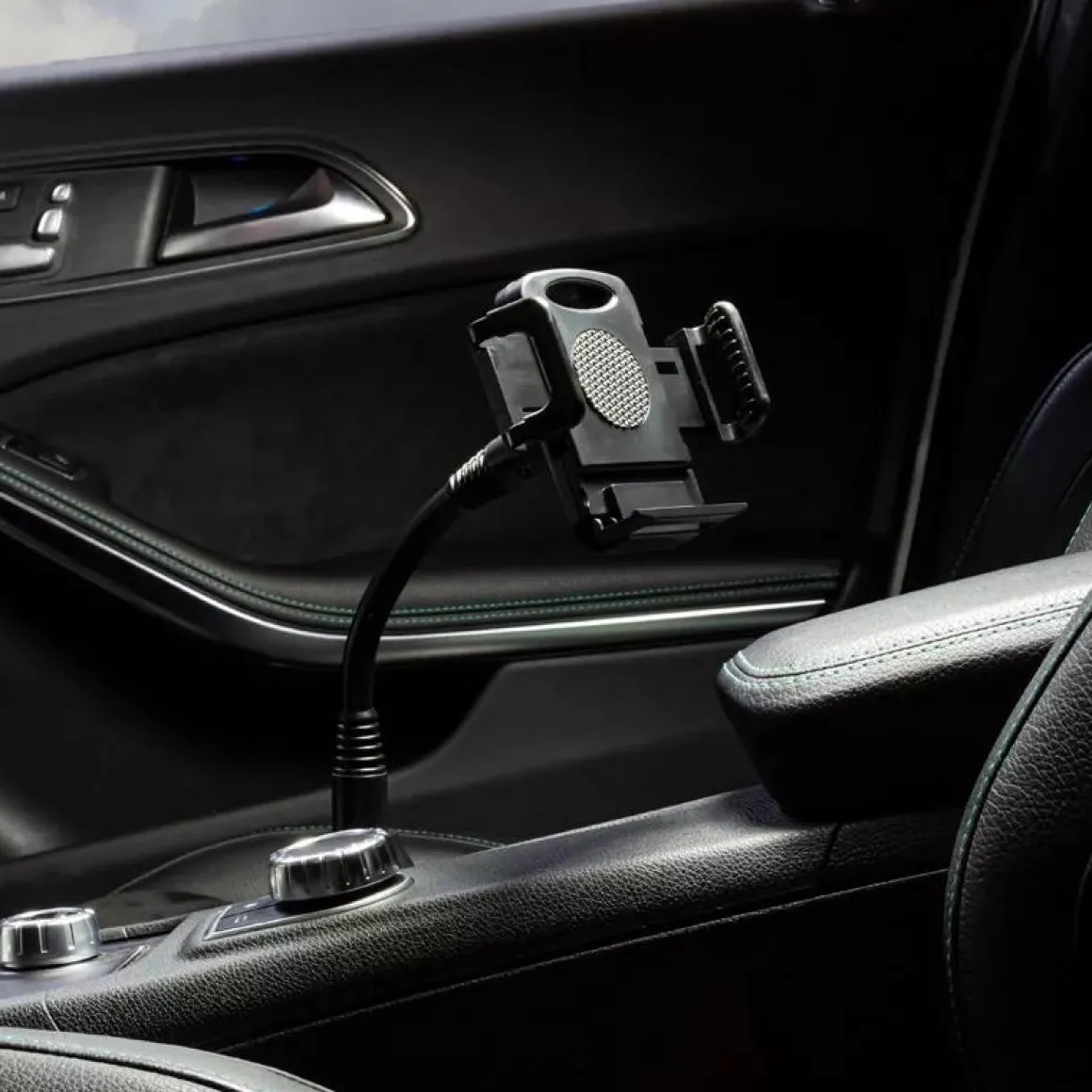 Telefoonhouder auto universeel voor in bekerhouder