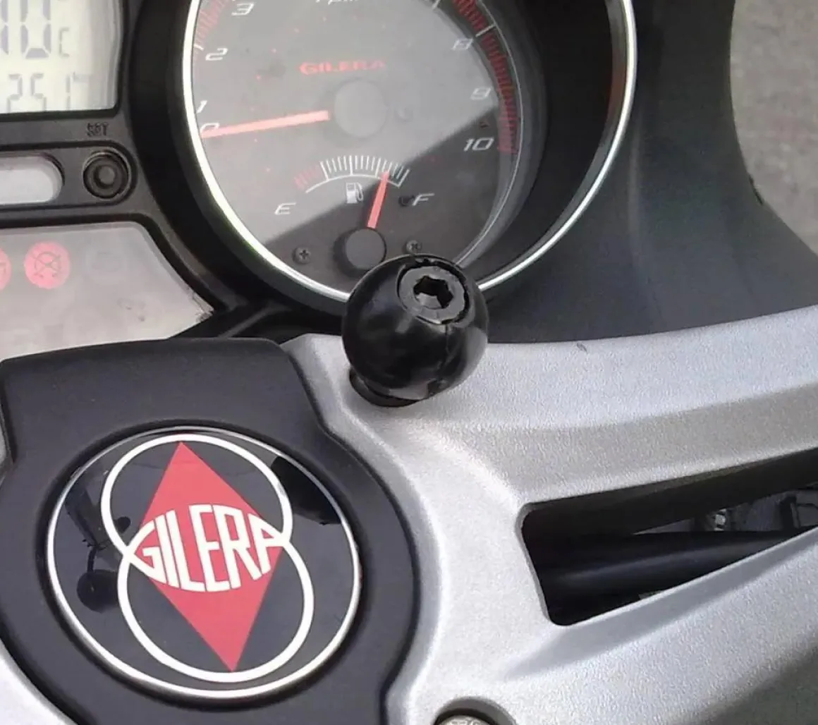 Telefoonhouder op M8 bout motor